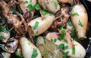 Chipirones en su tinta, Spanish Baby Squid in Ink Recipe