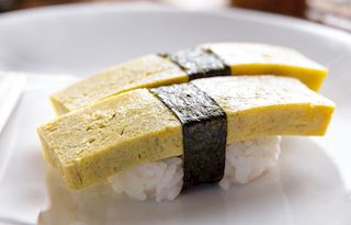 Tamago nigiri sushi