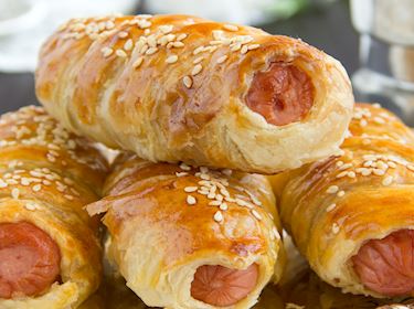 can dogs eat sausage roll