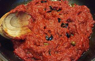 Sugo alla puttanesca