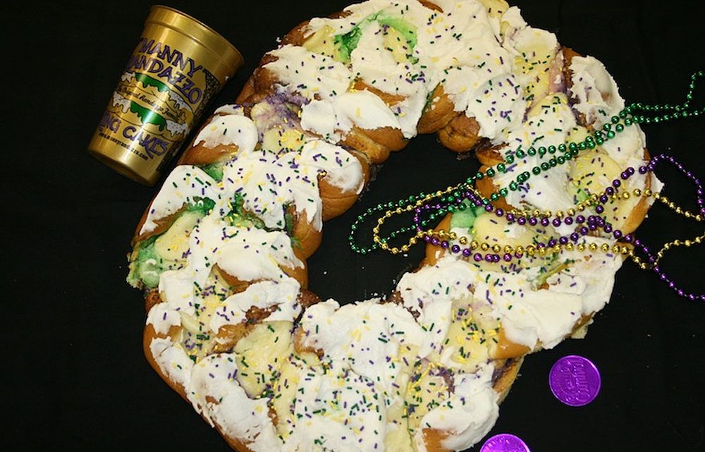 Video New Orleans bakery rising up 1 king cake at a time - ABC News