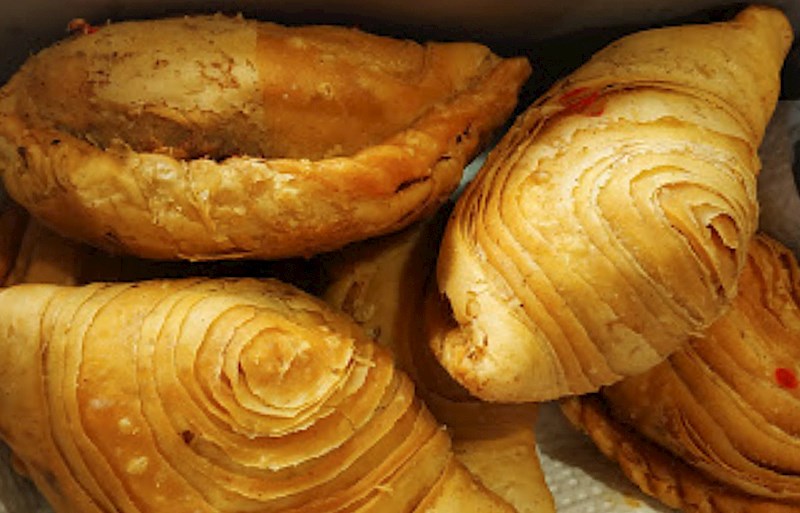 J2 FAMOUS CRISPY CURRY PUFF - 7 Maxwell Rd, Singapore, Singapore