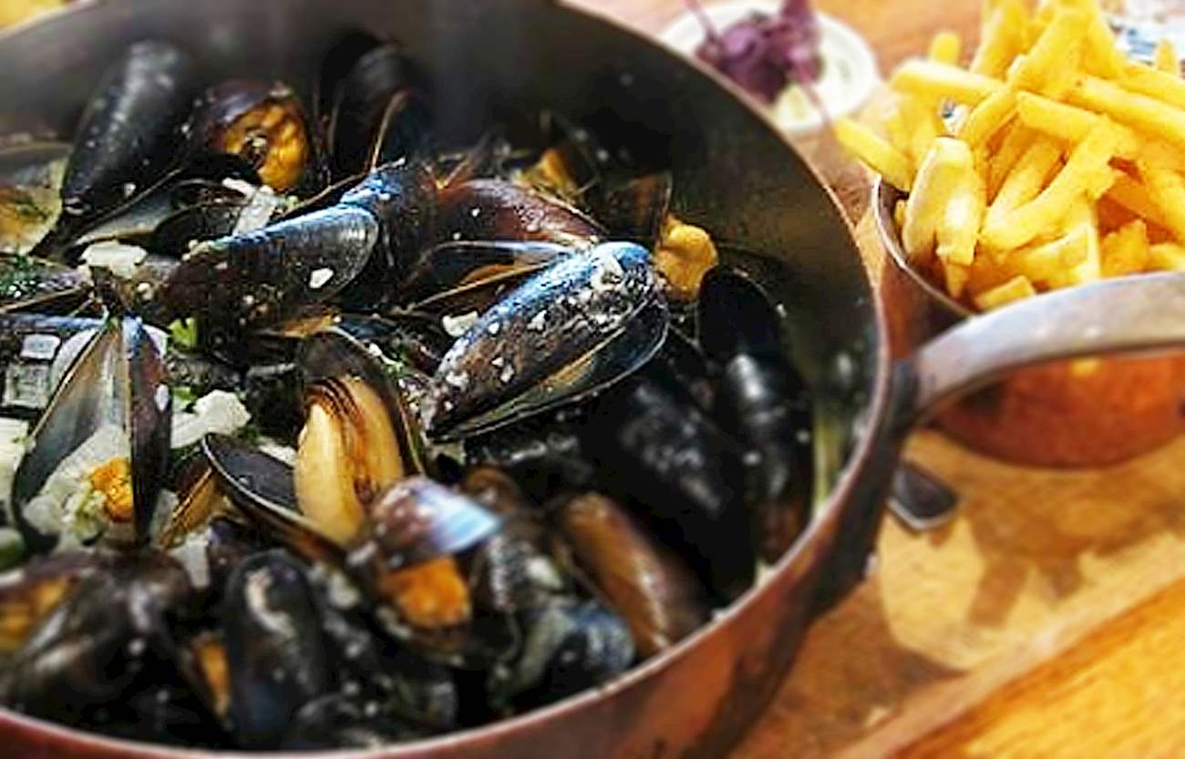 Moules-frites In Au Vieux Bruxelles | TasteAtlas | Recommended ...