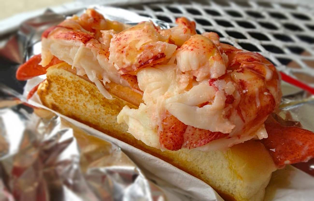 Lobster Roll In Red's Eats TasteAtlas authentic restaurants
