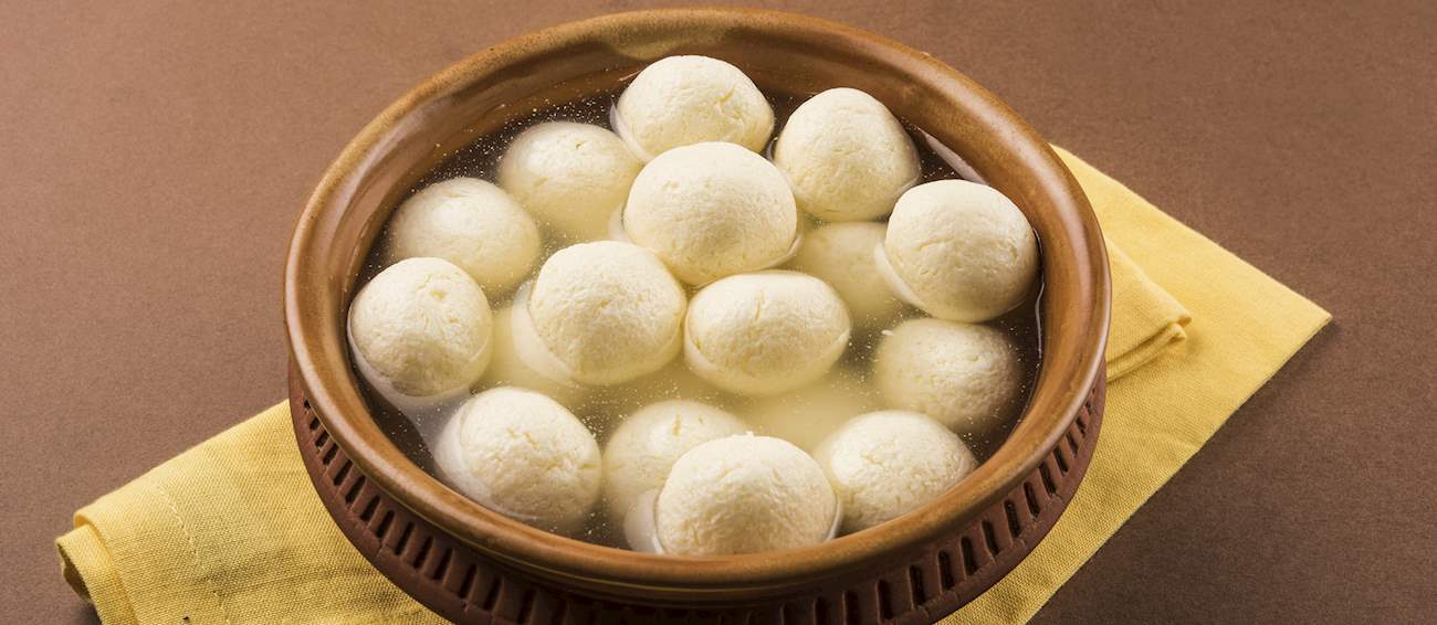 rasgulla-traditional-dessert-from-west-bengal-india