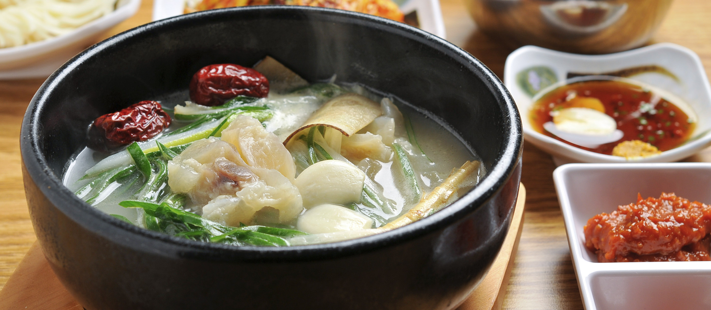 seolleongtang-traditional-offal-soup-from-seoul-south-korea