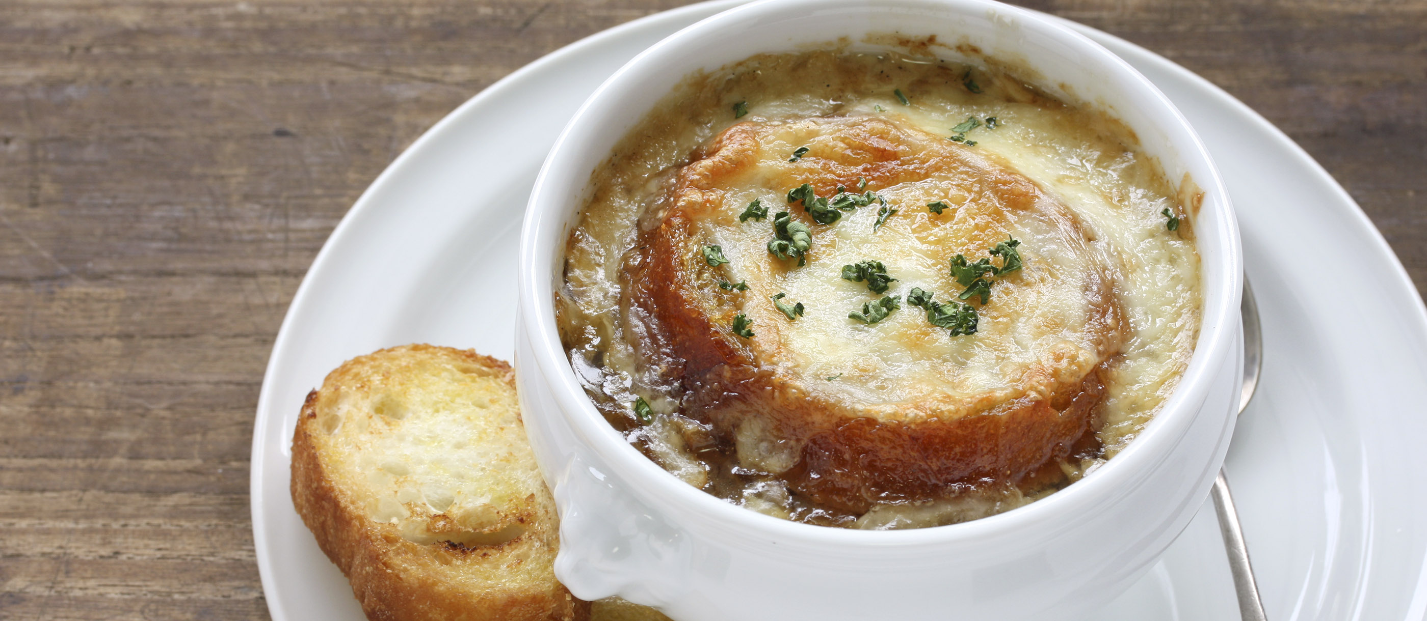 Soupe à l'oignon (la vraie recette) - Gastronomico