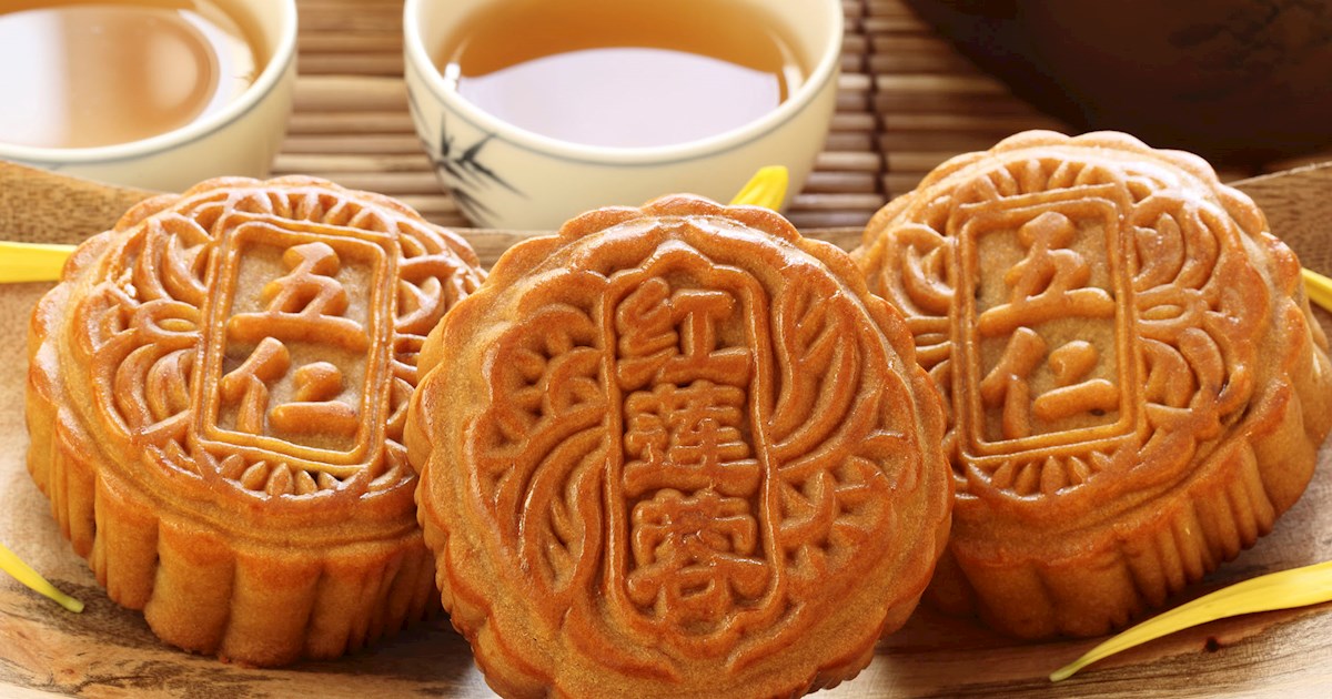 Chocolate Fudge Mooncakes with step-by-step photos