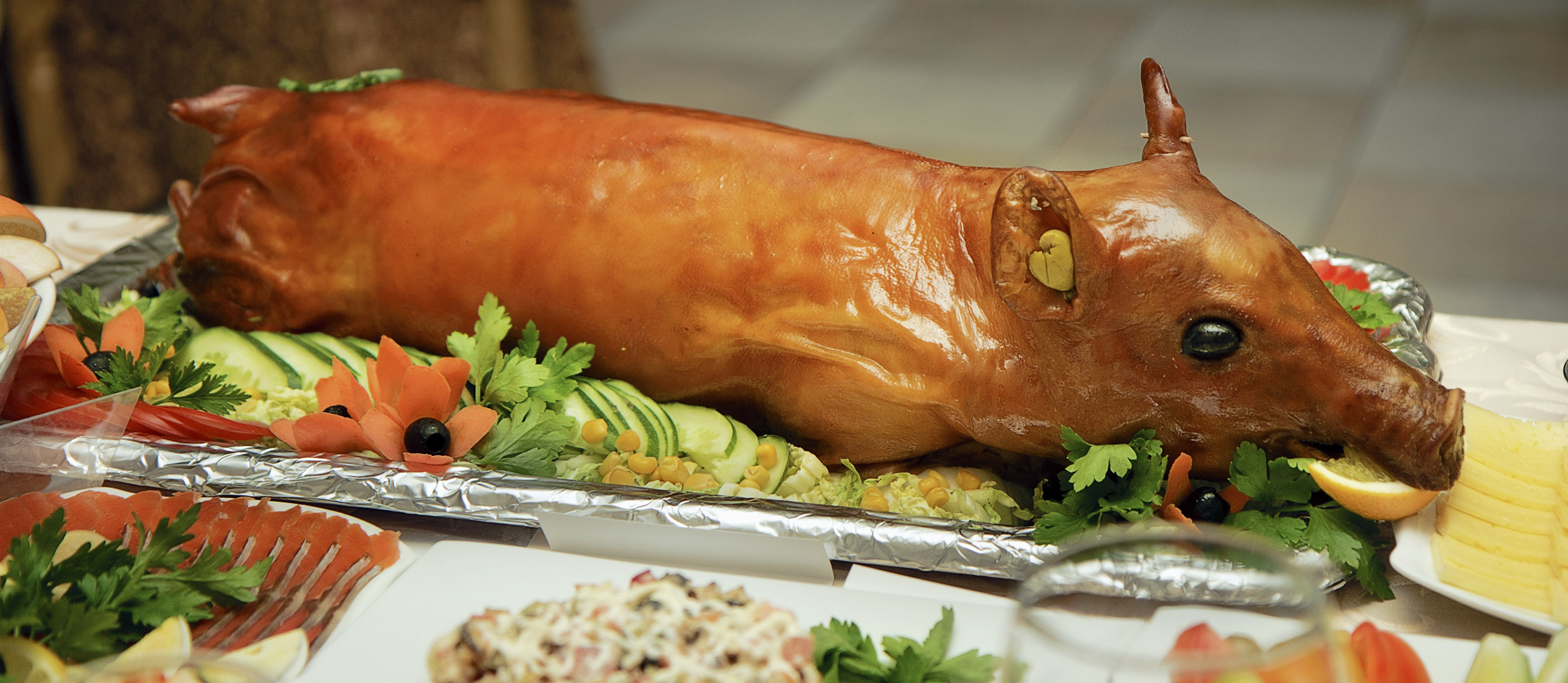 roast whole pig chinese style - redlightingdigitalarttutorial
