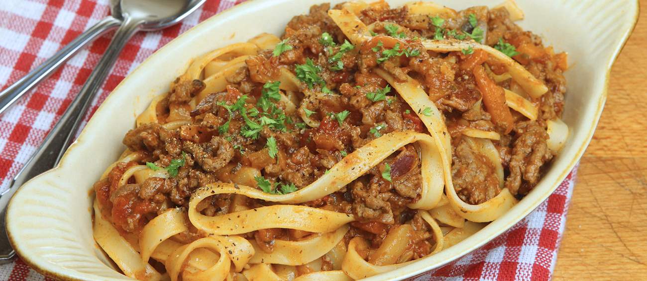 Tagliatelle al Ragù Alla Bolognese Authentic Recipe | TasteAtlas