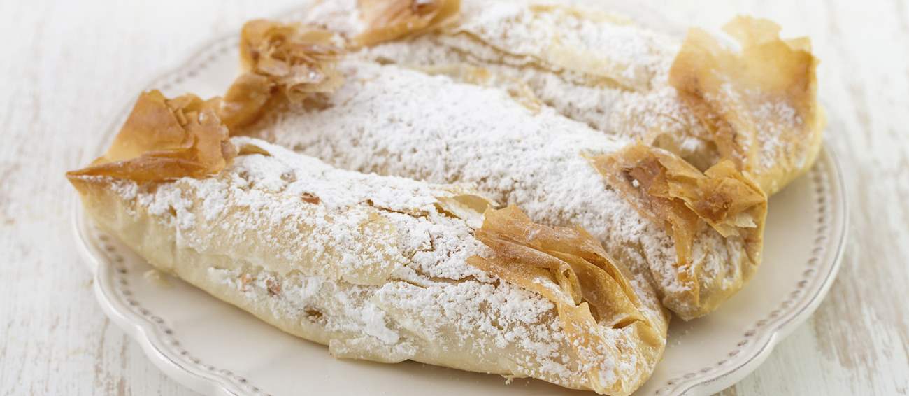 pastel-de-tent-gal-traditional-sweet-pastry-from-tent-gal-portugal