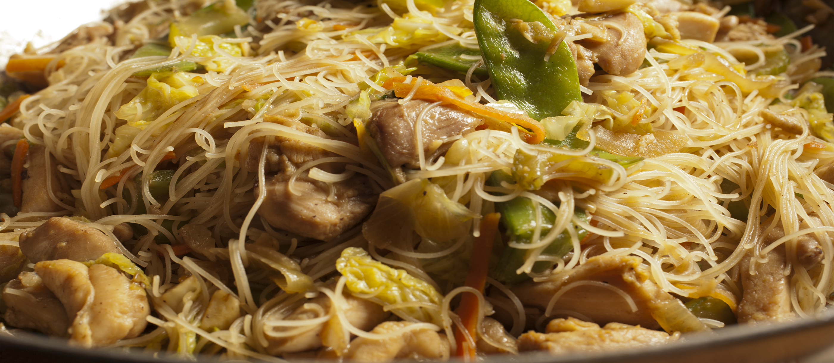 pancit-bihon-traditional-noodle-dish-from-philippines-southeast-asia