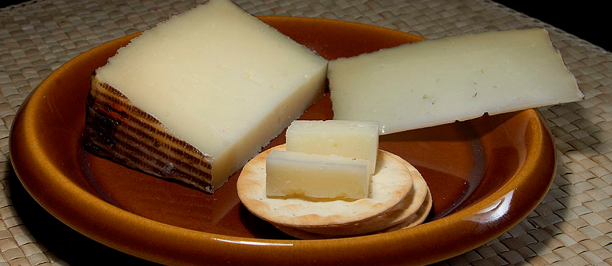 10 Best Rated Spanish Natural Rind Cheeses - TasteAtlas