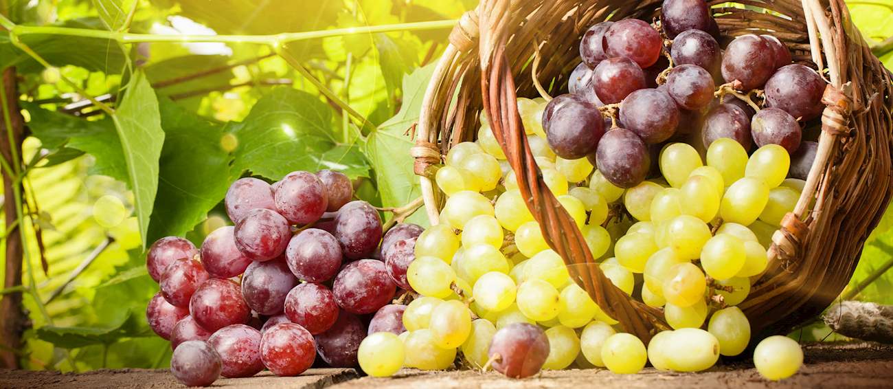 Uva da Tavola di Mazzarrone Local Grapes From Metropolitan City of