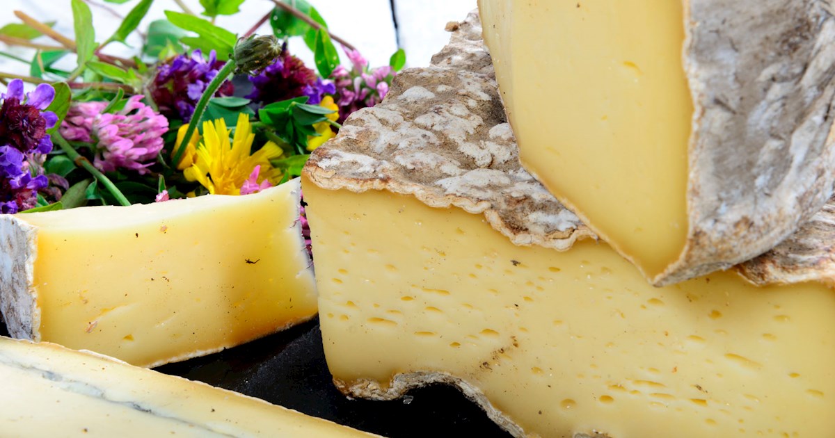 Tête De Moine – a fruity, robust, cow's milk cheese