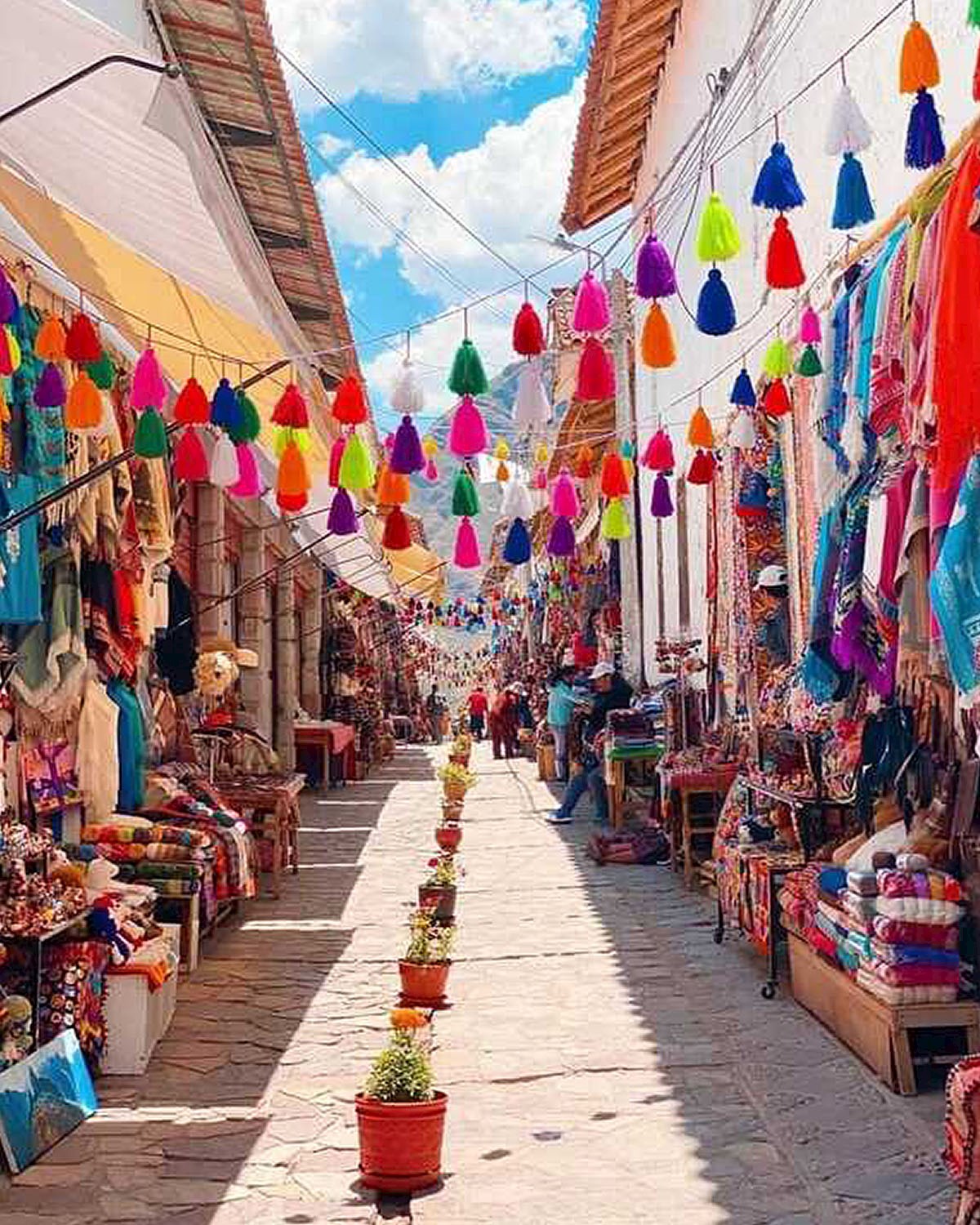 Colorful streets of Cusco - 