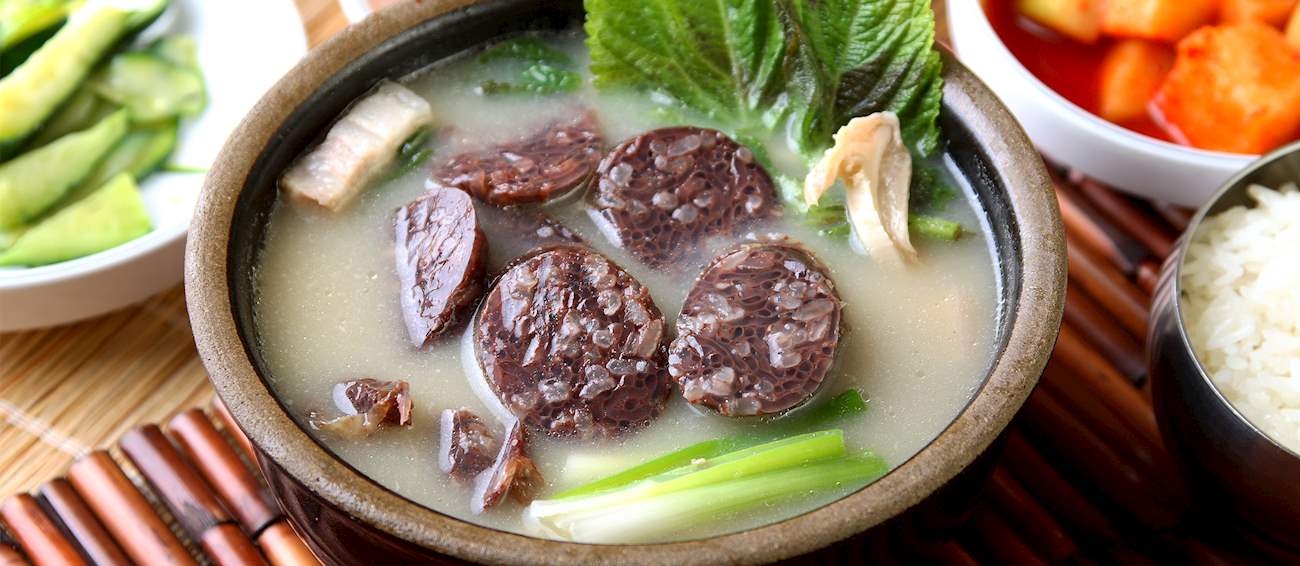 sundaeguk-traditional-soup-from-south-korea