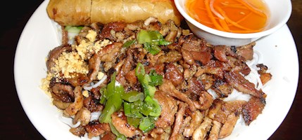 Bún thịt nướng chả giò