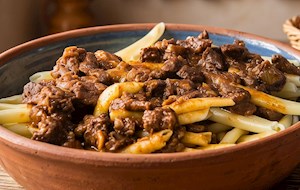 Žrnovski makaruni s goveđim šugom