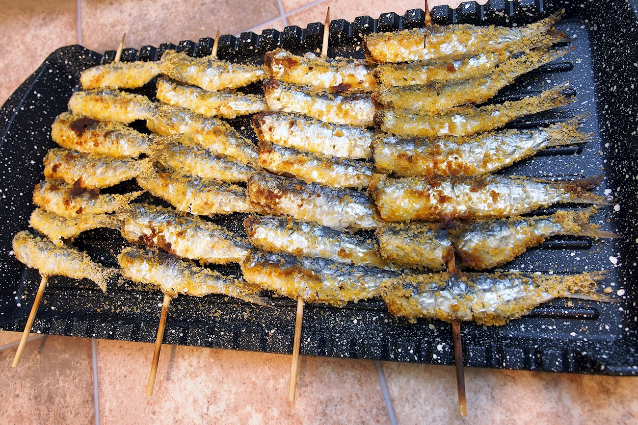 5 Most Popular Fish Dishes With Anchovies and Garlic TasteAtlas