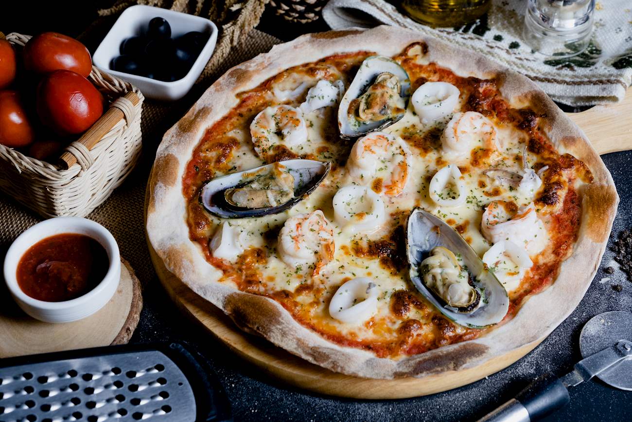 Pizza ai Frutti di Mare | Traditional Pizza From Italy, Western Europe