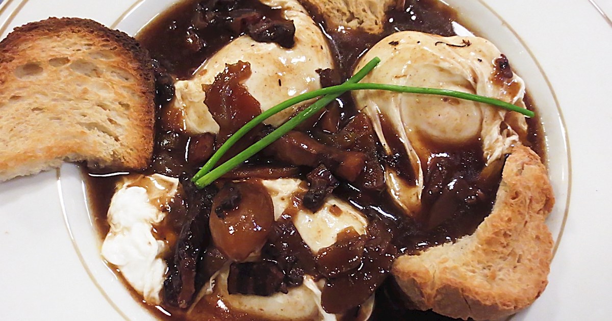 Oeufs en Meurette | Traditional Egg Dish From Burgundy, France