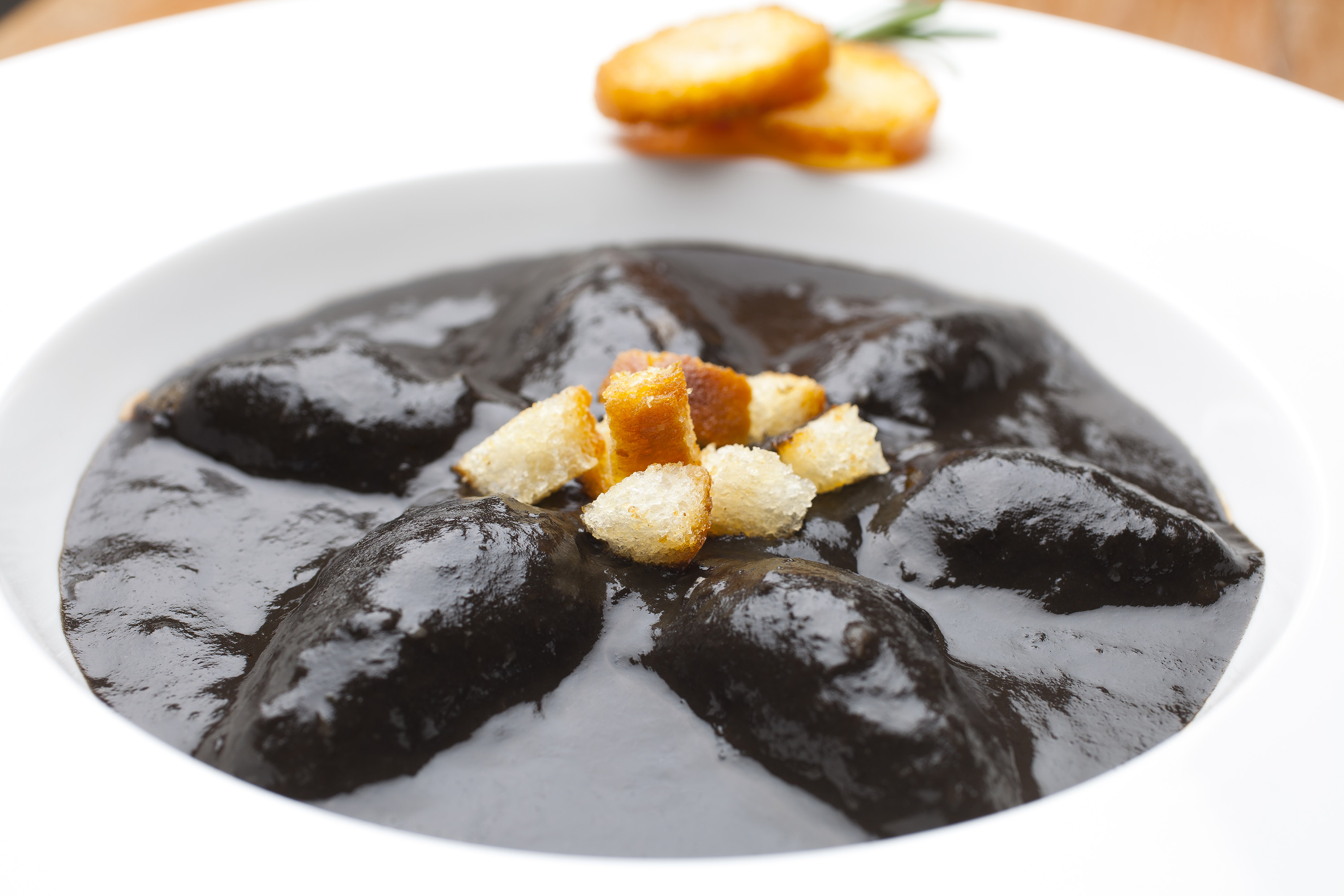 Chipirones en su Tinta | Traditional Squid Dish From Basque Country, Spain