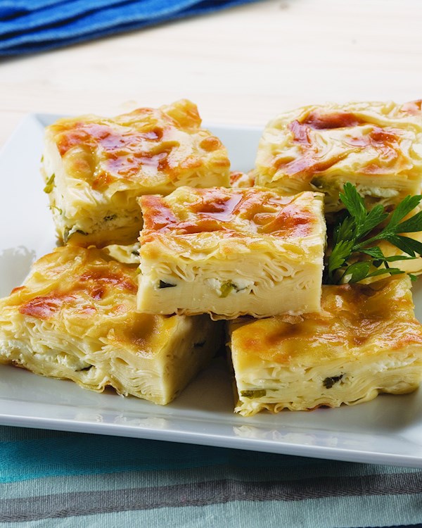 Bir odam katta dildo bilan eshagini sikadi