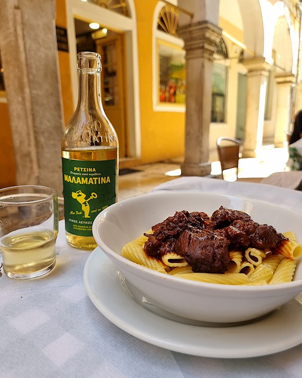 Monika Rokkaforte porno onlayn Qozondagi yalangoch qizlarning fotosuratlari