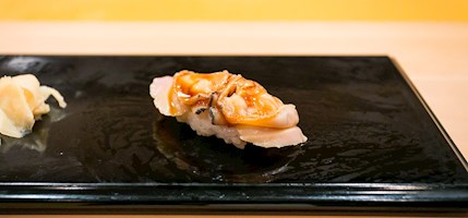 Hamaguri nigiri sushi
