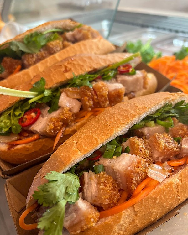 Bánh Mì Thịt Heo Quay