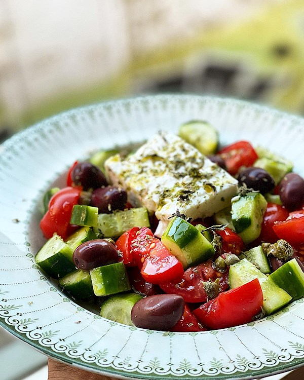 Greek Salad (Traditional Horiatiki Recipe)