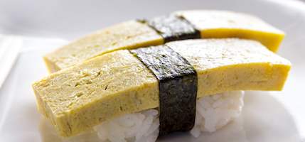 Tamago nigiri sushi