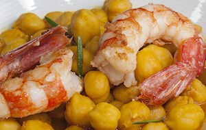 Garbanzos con langostinos