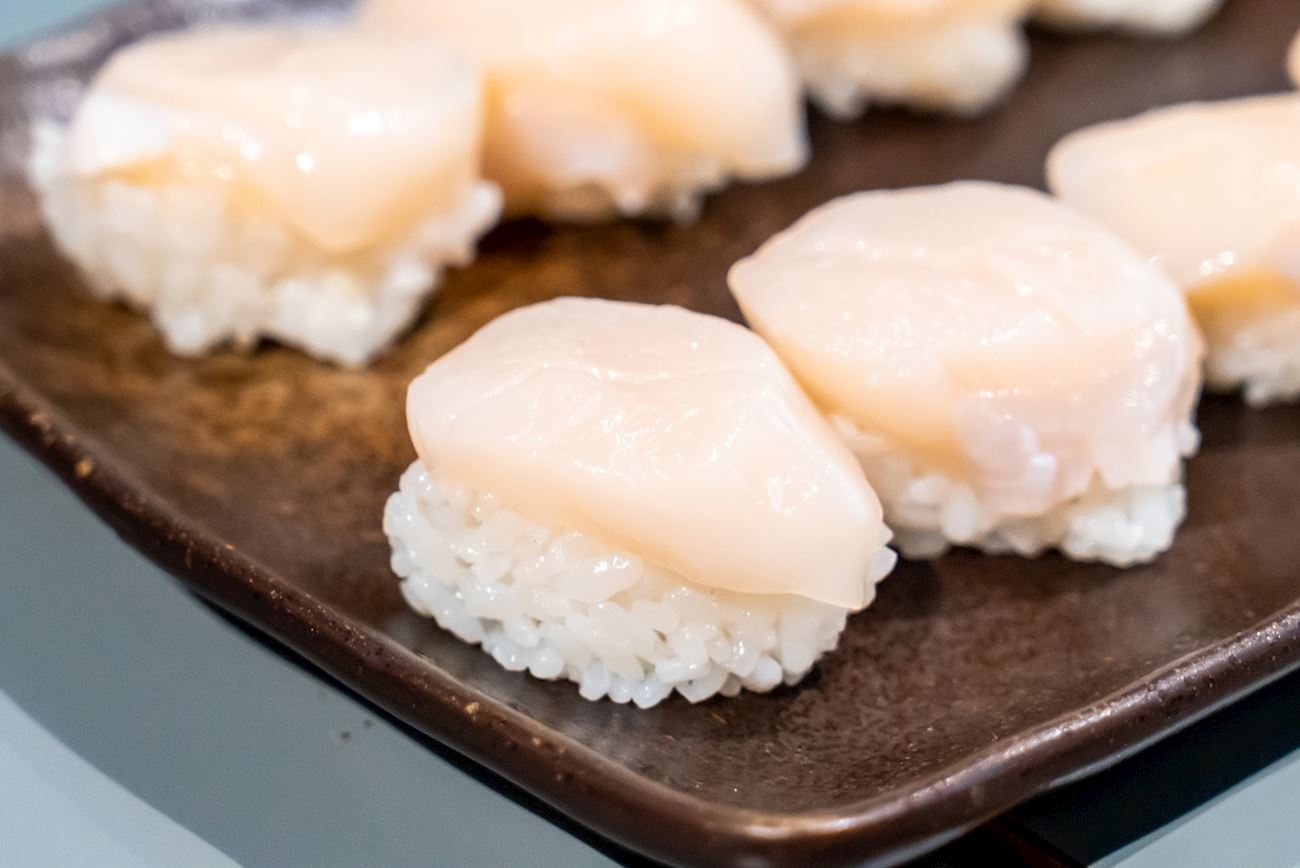 Where to Eat the Best Hotate Nigiri Sushi in the World? | TasteAtlas