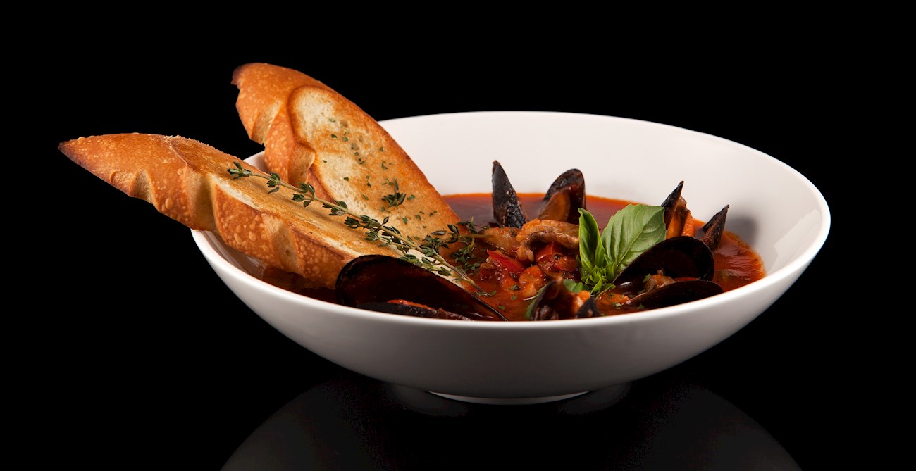 3 Most Popular Seafood Dishes With Shellfish and Tomato Paste - TasteAtlas