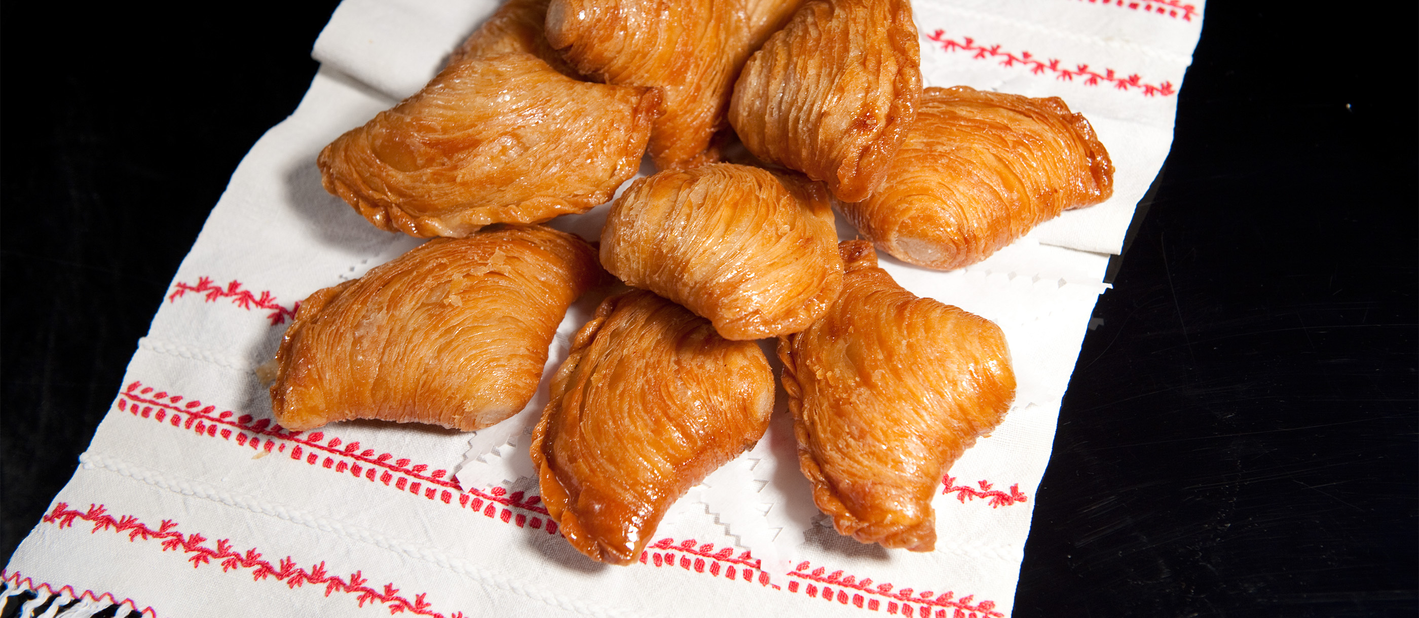 tortas-de-guimar-es-traditional-sweet-pastry-from-guimar-es-portugal