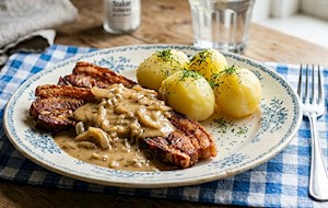 Stekt fläsk med löksås