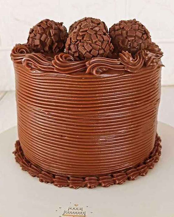 Jaina Bolos - Brasil💛💚 . . . . . #bolos #confeitaria #doces #bolo  #bolosdecorados #bolo #chocolate #o #brigadeiro #cakes #chantininho  #confeitariaartesanal #bolodecorado #festa #bolodeaniversario #cakedesign  #boloscaseiros #bolodechocolate