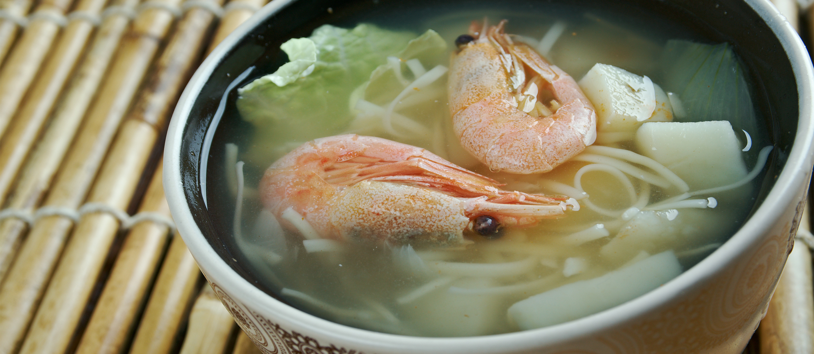 cantonese-seafood-soup-traditional-seafood-soup-from-guangdong-china