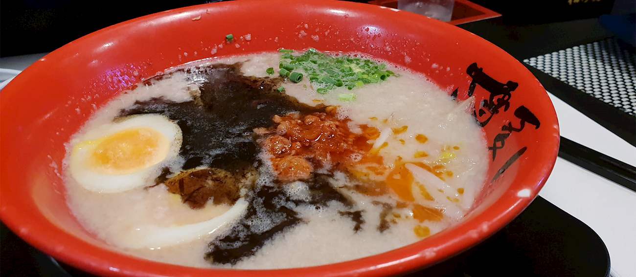 tonkotsu-ramen-traditional-noodle-dish-from-fukuoka-japan