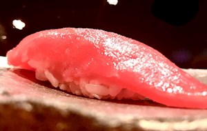 Maguro nigiri sushi
