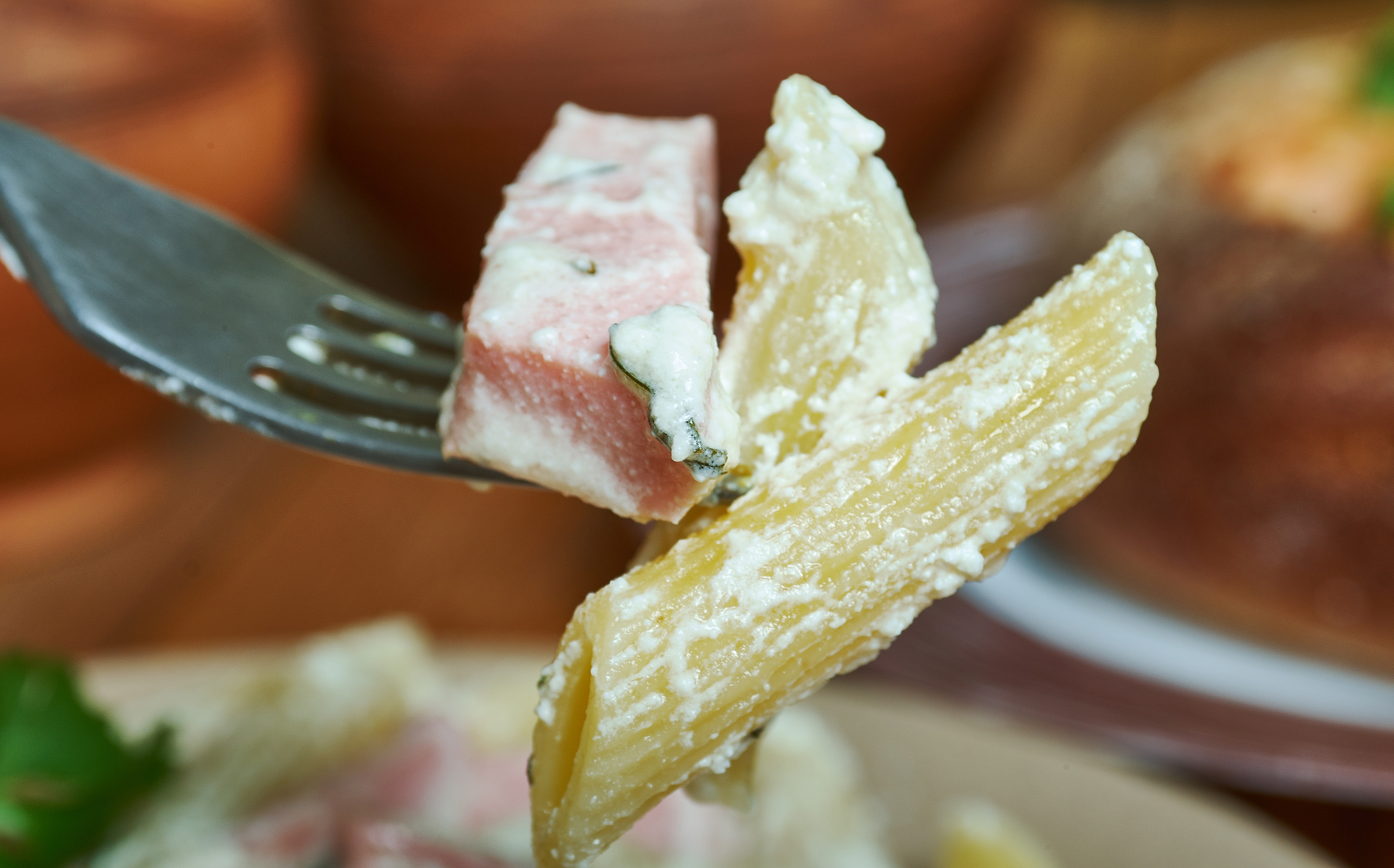 3 Most Popular Pasta Dishes With Onion and Cured Ham TasteAtlas