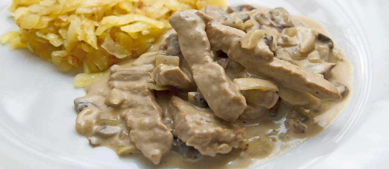 Zürcher Geschnetzeltes | Traditional Veal Dish From Zürich, Switzerland