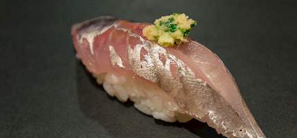 Iwashi nigiri sushi