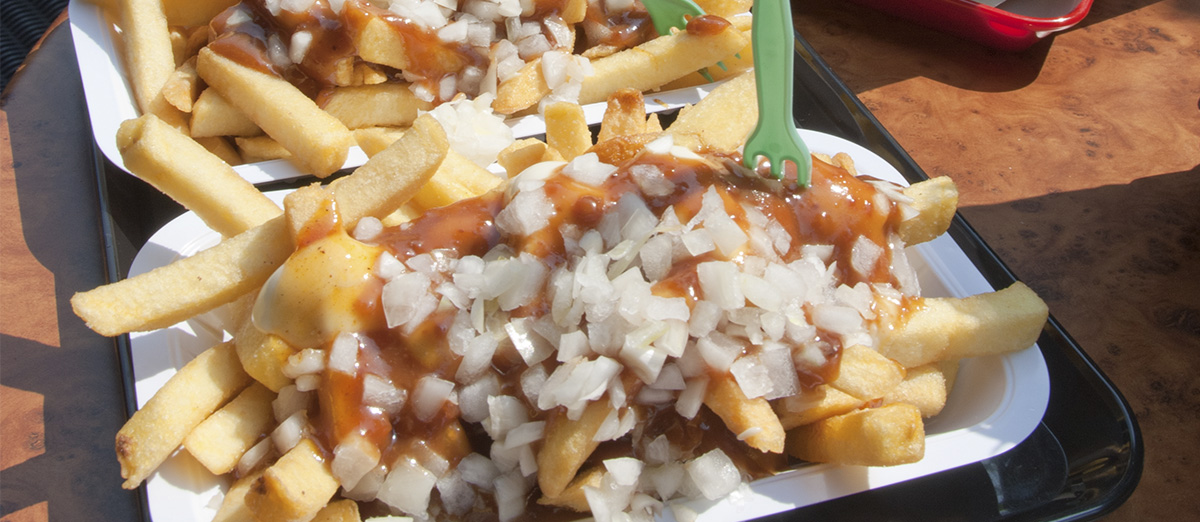 Patatje Oorlog | Traditional Potato Dish From Netherlands