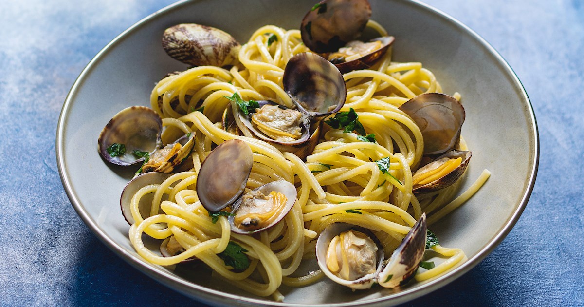 Spaghetti Alle Vongole Authentic Recipe | TasteAtlas