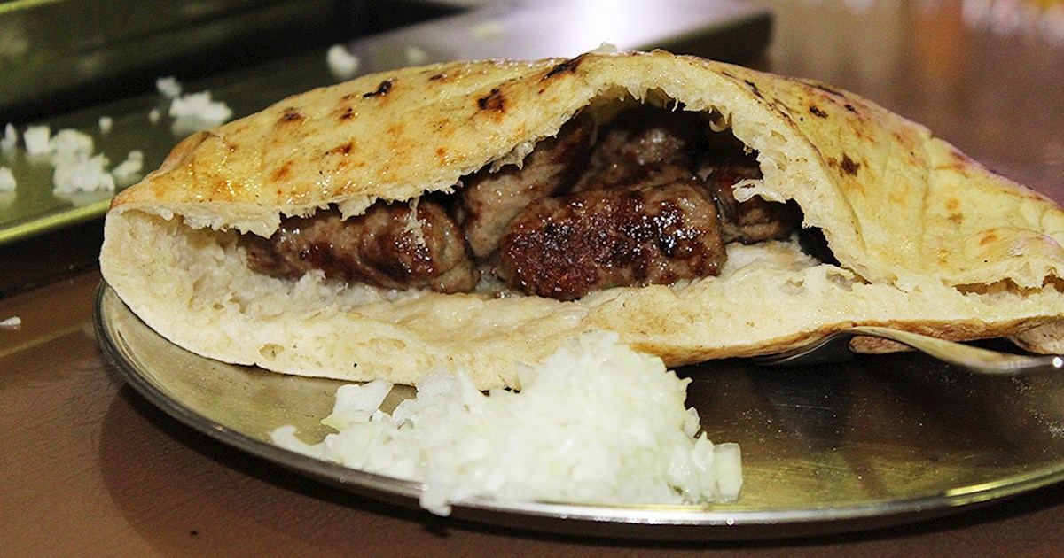 Sarajevski Ćevapi In Ćevabdžinica Petica - Ferhatović | TasteAtlas ...