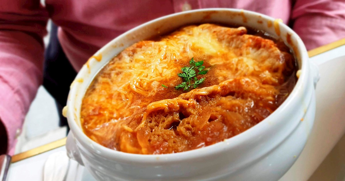 Soupe à L’oignon In Le Comptoir de la Gastronomie | TasteAtlas