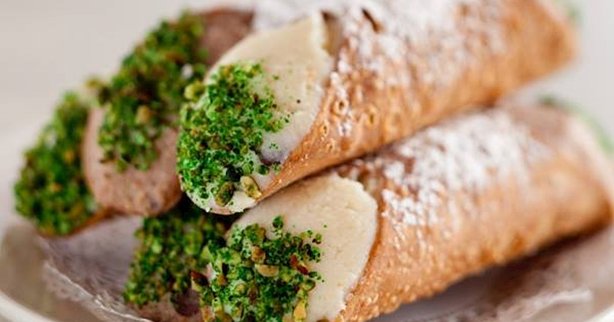 Cannoli In Angelo Brocato Ice Cream | TasteAtlas | Recommended ...